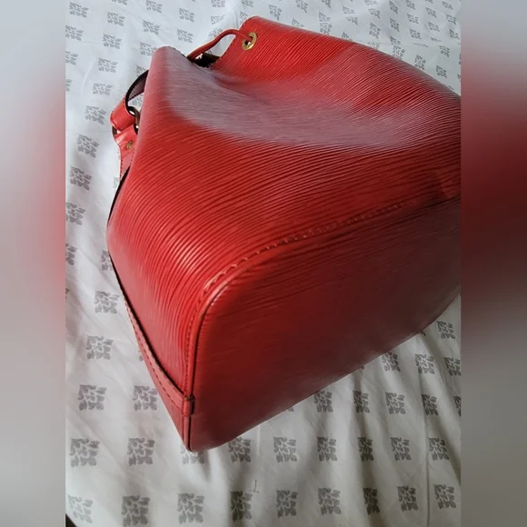Louis Vuitton Petite Noe Strawstring Bucket Shoulder Bag In Red Epi Leather